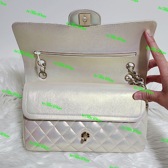 CHANEL 20B IRIDESCENT IVORY LAMBSKIN MEDIUM CLASSIC FLAP - Picture 9 of 15